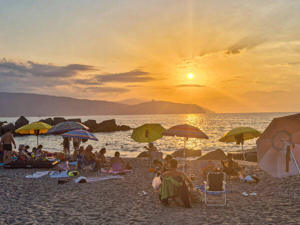 In spiaggia in Sicilia a luglio