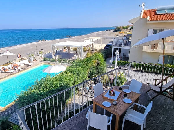 Appartamento per vacanze con piscina e vista mare Appartamento per vacanze con piscina e vista mare